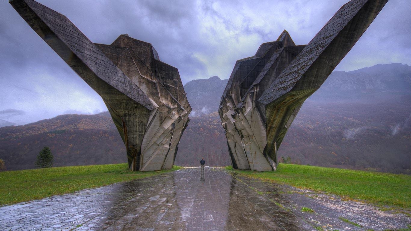 1370x770 World War II monument, Sutjeska National Park, Bosnia, Desktop