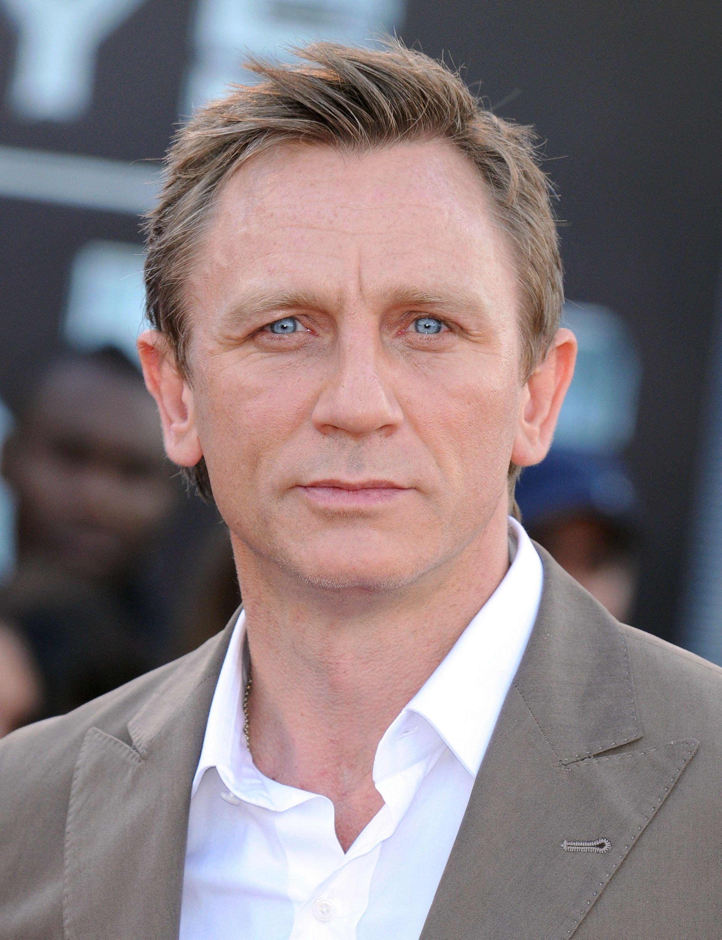 2310x3000 ⇒ Daniel Craig Wallpaper, Phone