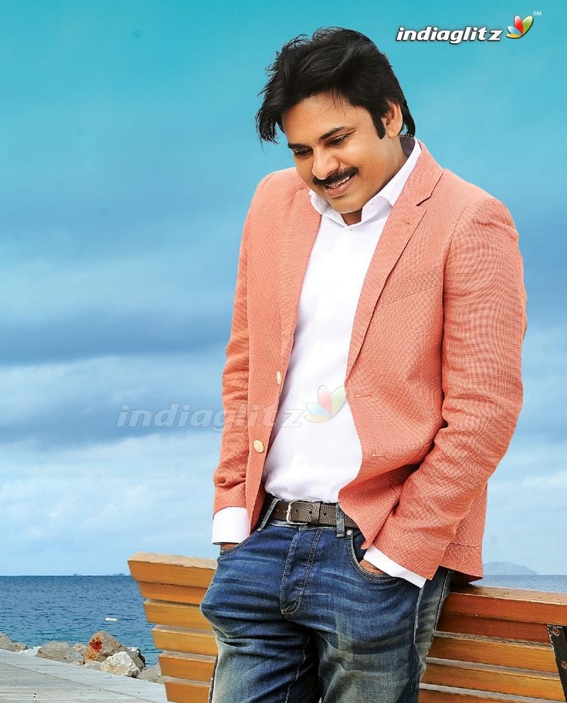 800x1000 Agnyaathavasi Photo Movies photo, image, gallery, stills, clips, Phone