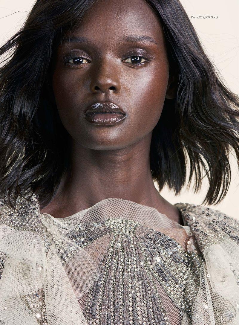 800x1090 Duckie Thot, Phone