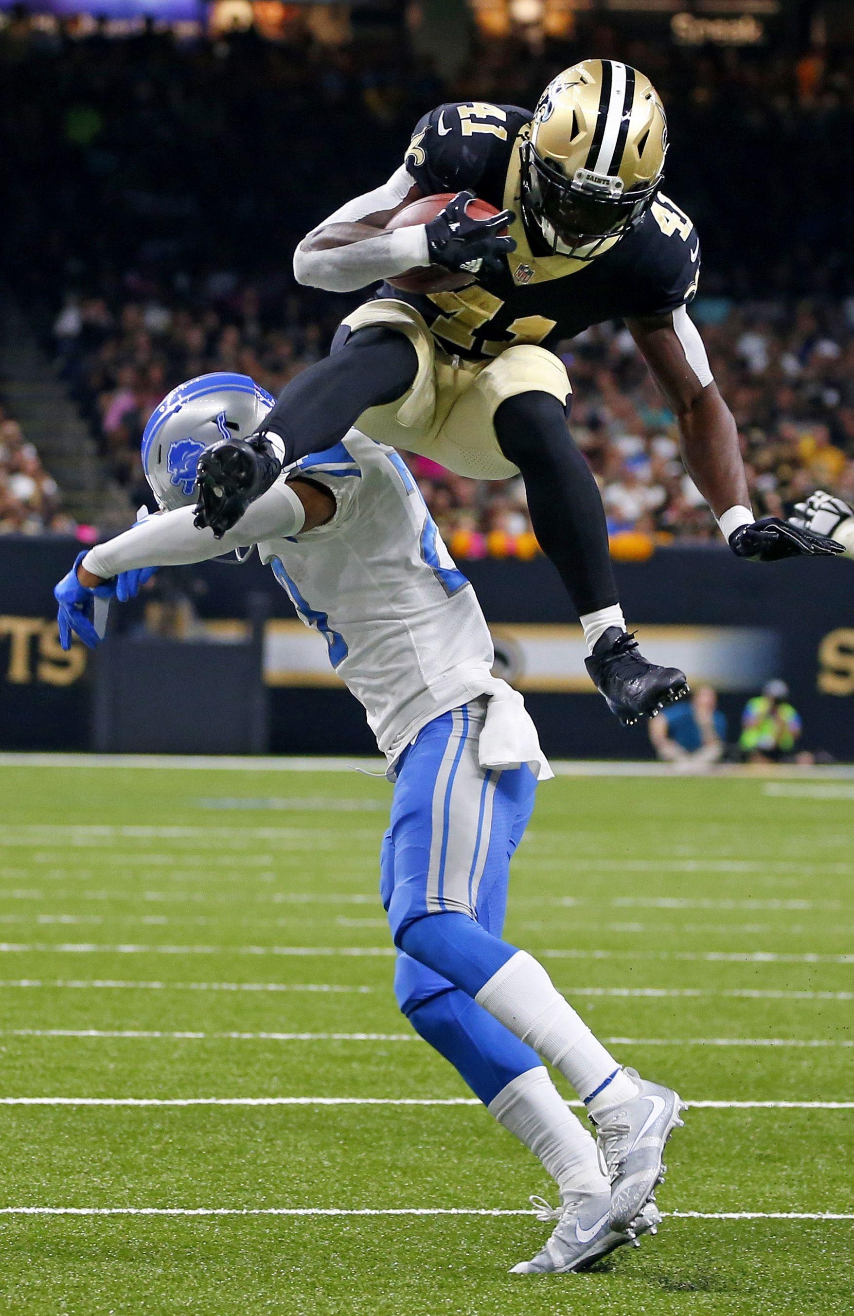 1760x2710 Alvin Kamara going UP for his Saints in Week leaping over, Phone