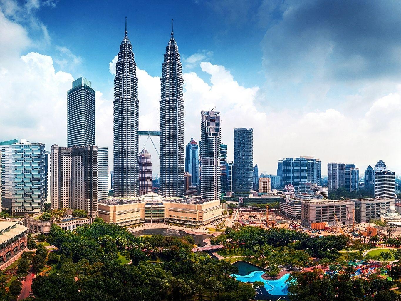 1370x1030 Kuala Lumpur Malaysia Petronas Towers Skyscrapers Cities, Desktop