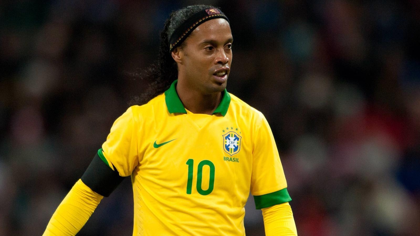 1600x900 Ronaldinho wallpaperx900, Desktop