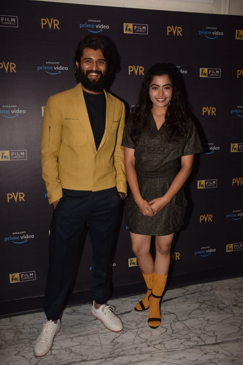 860x1280 Vijay Devarakonda and Rashmika Mandanna in Mumbai, Phone