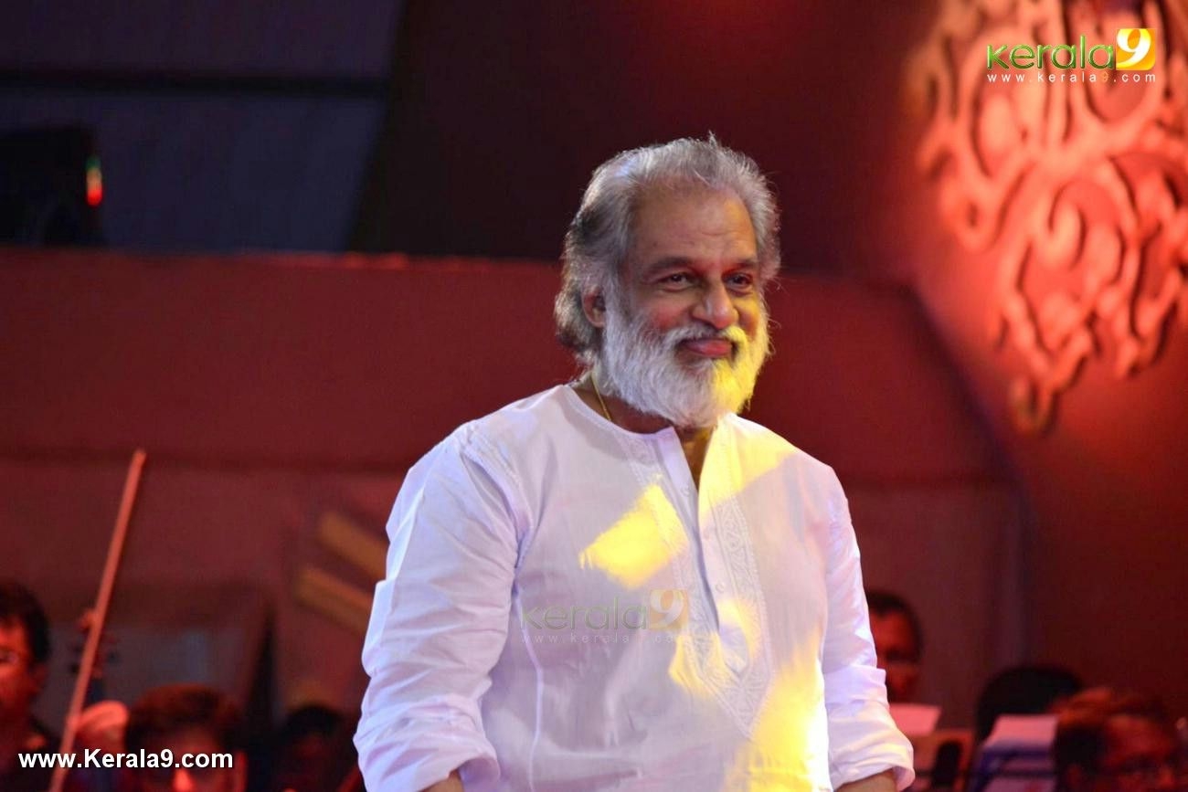 1300x870 K J Yesudas at Vismaya Gaana Sandhya Musical Night Photo 092 03068, Desktop