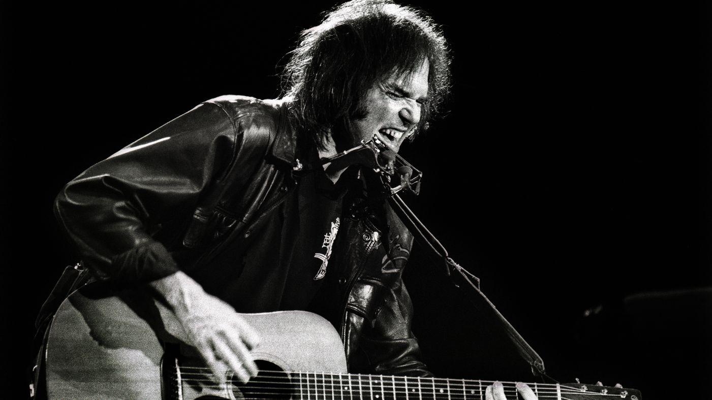 1410x790 620x372px Neil Young 64.47 KB, Desktop