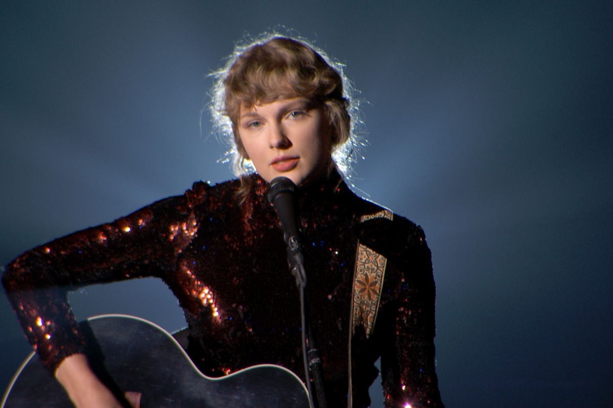 1200x800 Nine Instant Reactions to Taylor Swift's 'Evermore', Desktop