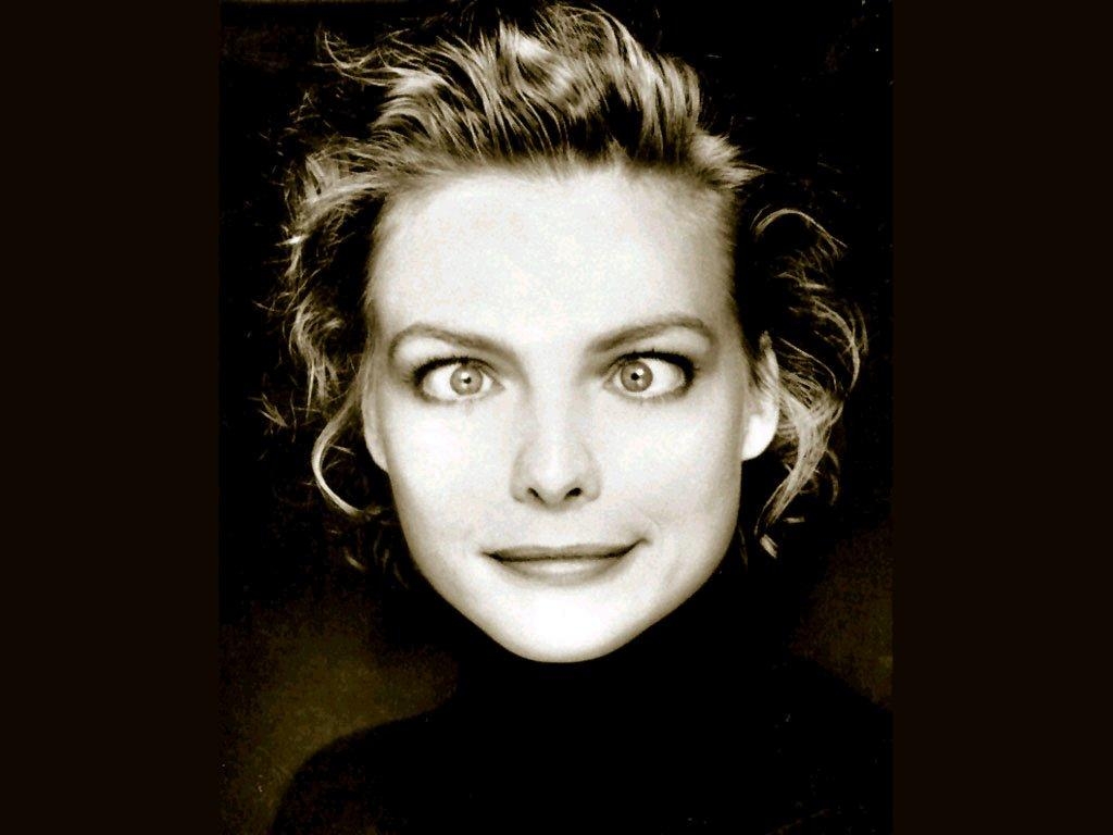 1030x770 px Michelle Pfeiffer Wallpaper, Desktop