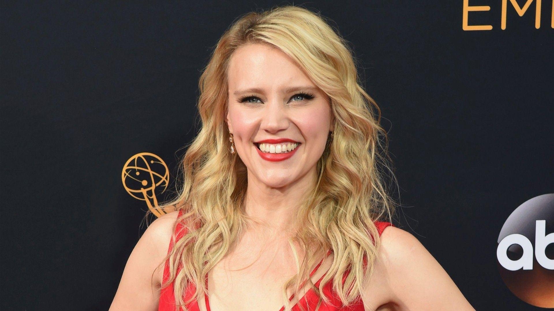 1920x1080 American Actress Kate McKinnon Cute Smile HD Wallpaper. HD, Desktop