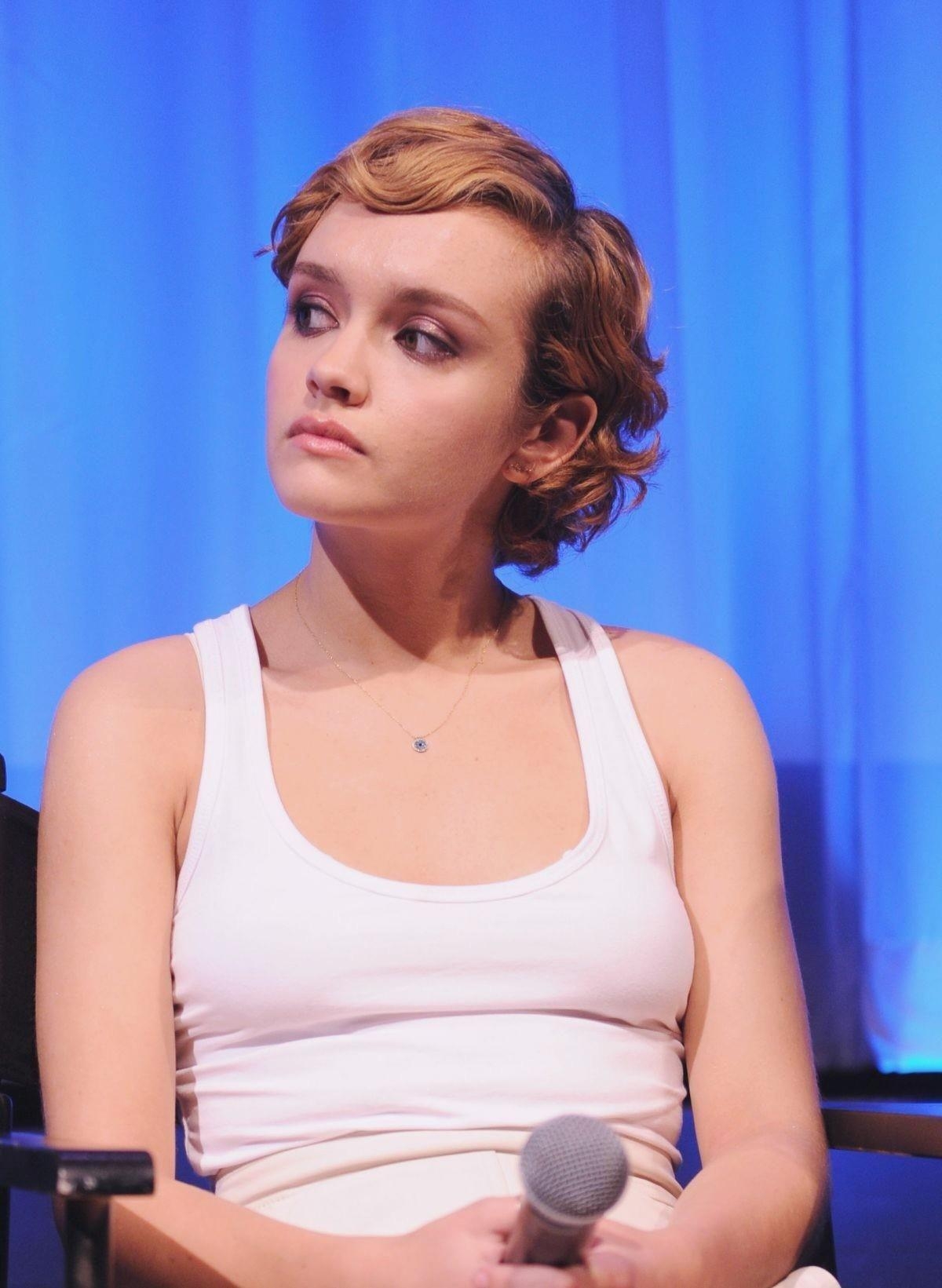 1200x1650 hot wallpaper: Olivia Cooke Leaked photo, Phone