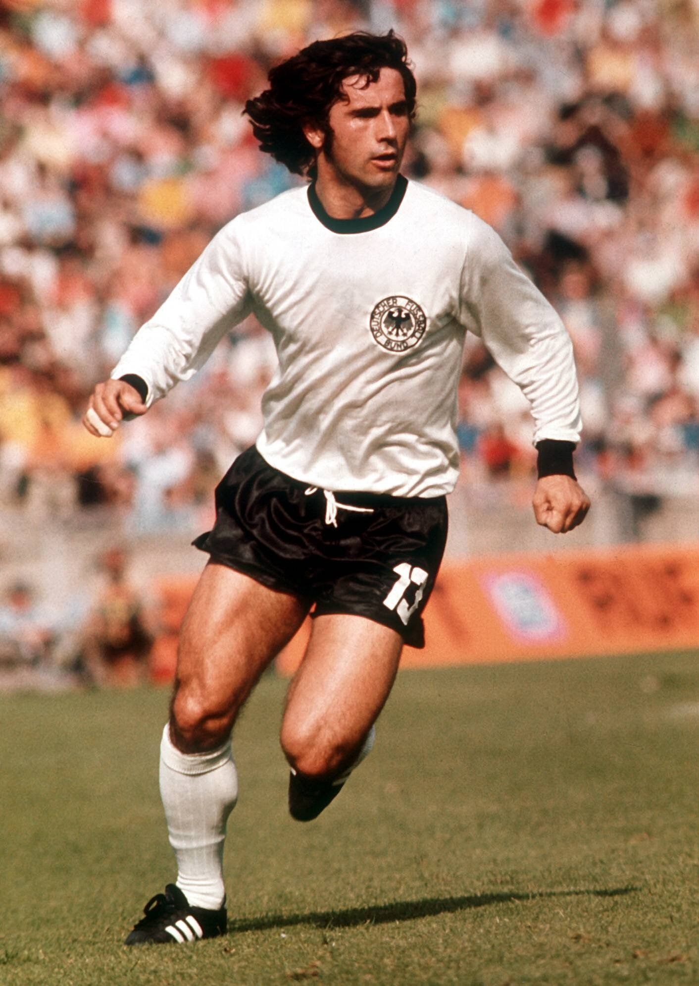 1420x1990 DFB Gerhard 'Gerd' Müller ine. Gerd muller, World football, Gerd müller, Phone