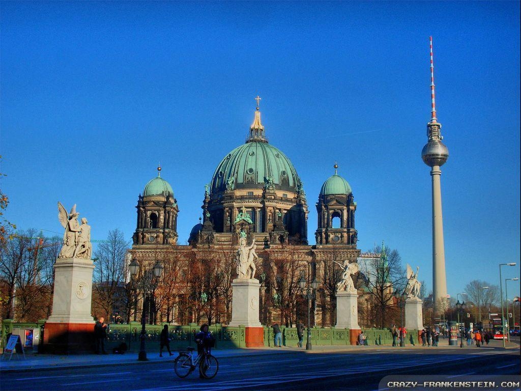 1030x770 Berlin wallpaper, Desktop