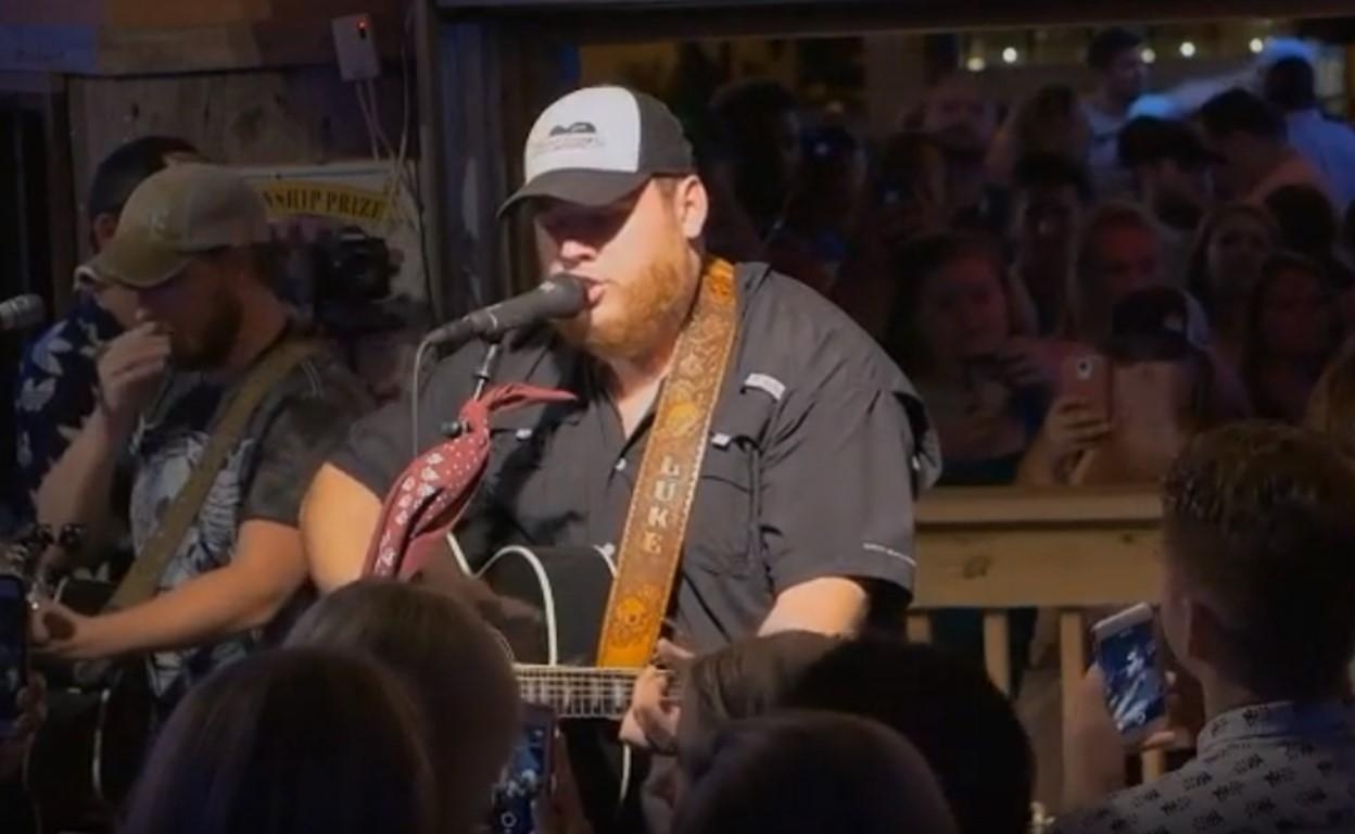 1250x770 Watch Luke Combs' Impressive Live Performances at Whiskey Jam [Videos], Desktop