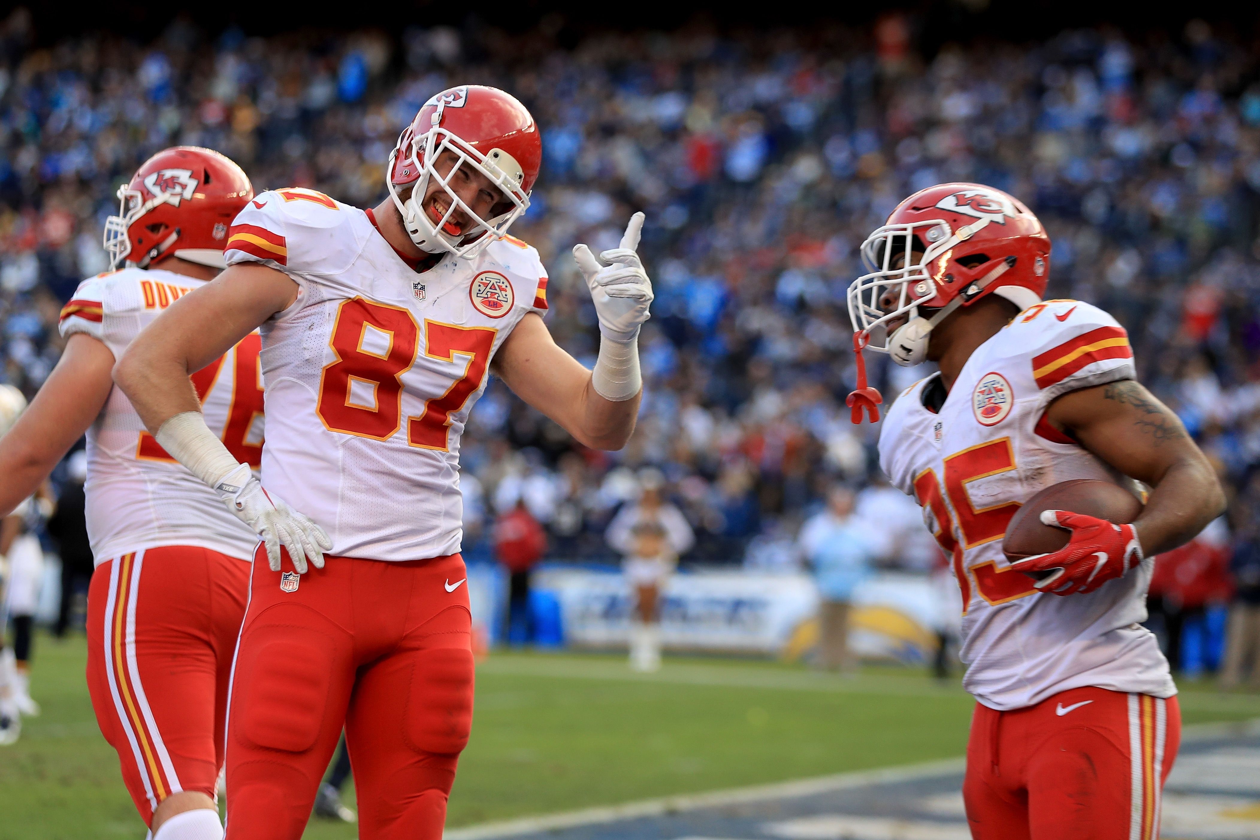 4210x2810 Travis Kelce injury update: Chiefs TE misses practice with knee, Desktop