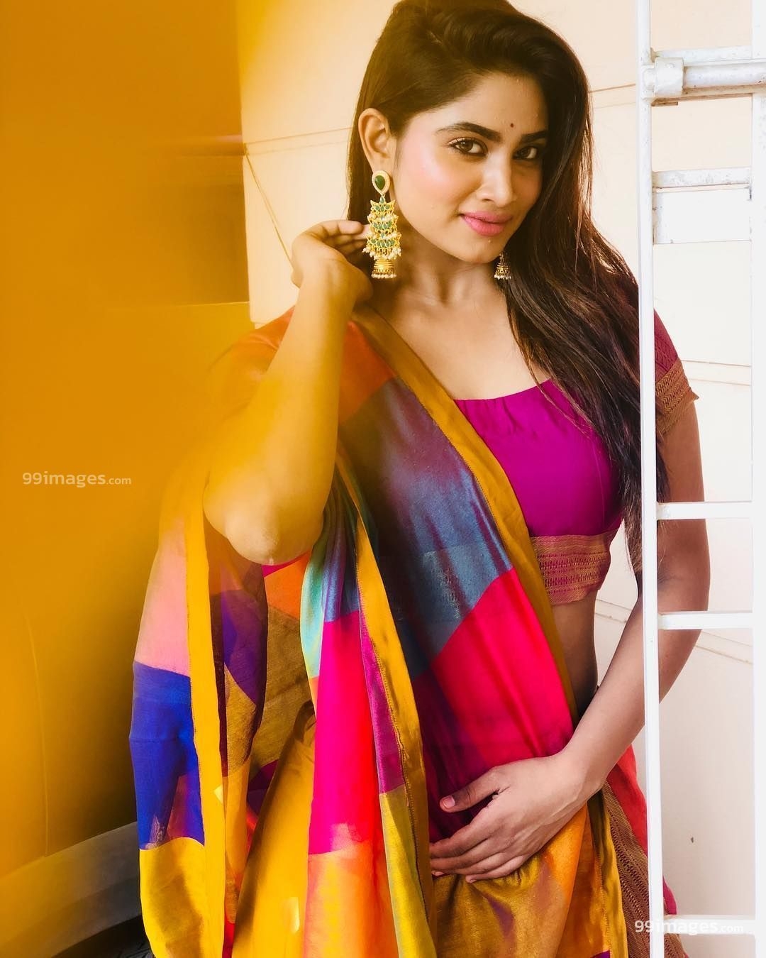 1080x1350 Shivani Narayanan Latest Hot HD Photo / Wallpaper (1080p) (Instagram / Facebook). Saree, Beautiful girl indian, Actresses, Phone