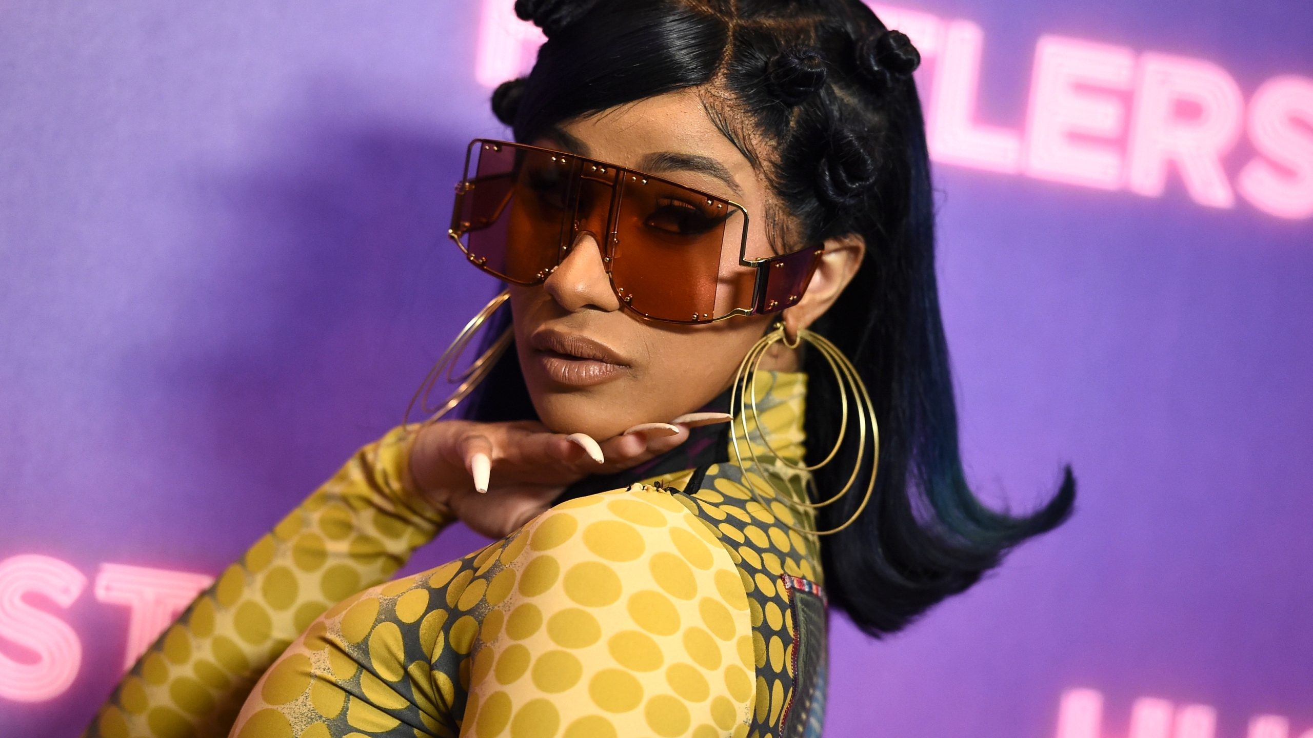 2560x1440 American Music Awards get Cardi B to host the show this year, Desktop