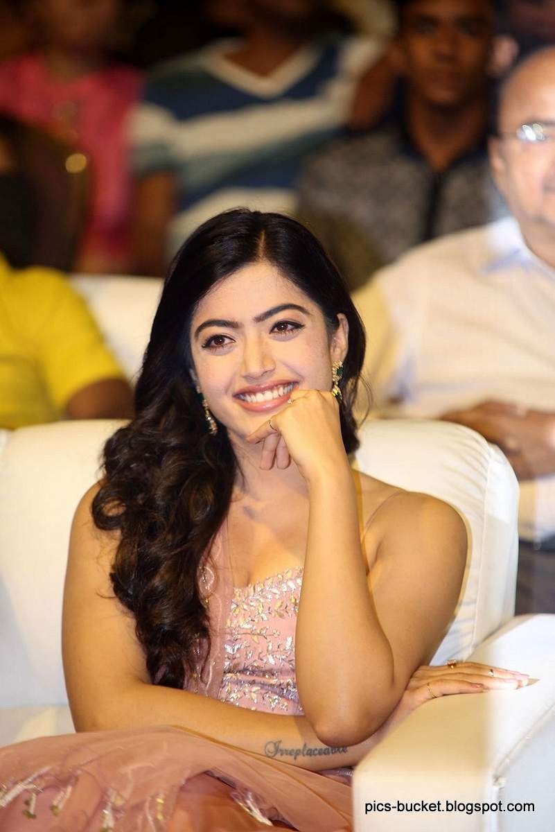 810x1200 Geetha Govindam movie actress Rashmika Mandanna photo, Phone