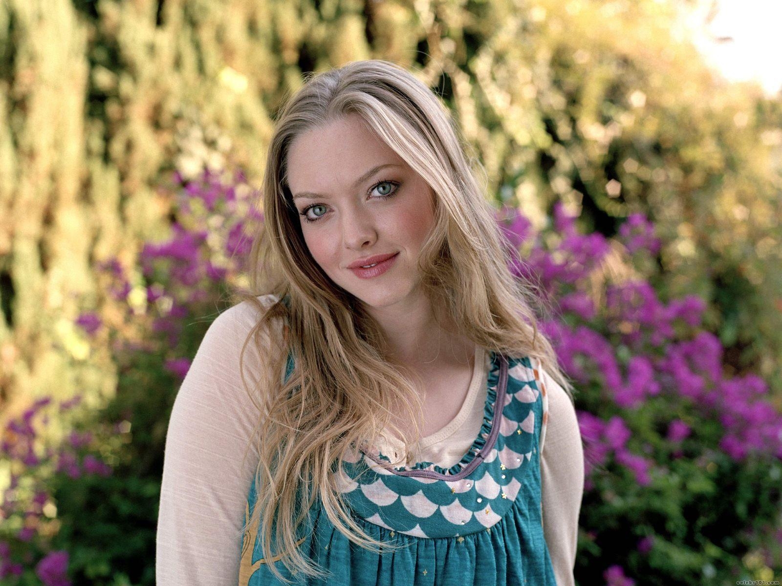 1600x1200 Amanda Seyfried Wallpaper. HD Wallpaper Base, Desktop