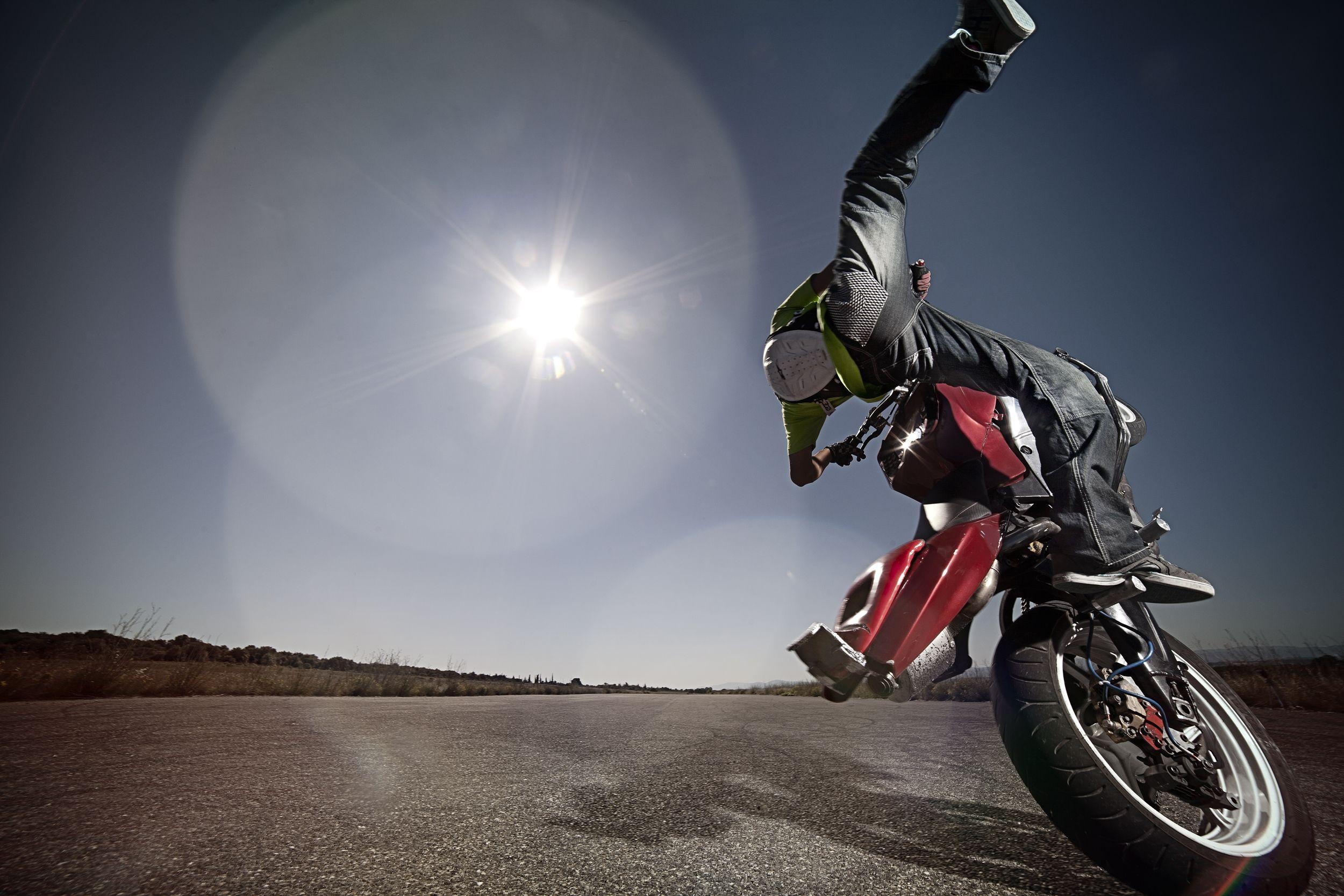 2500x1670 Motorbike stunt rider. Let's stunt: Great, Desktop