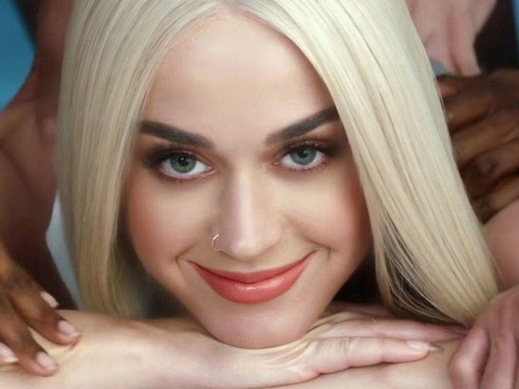 1030x770 Katy Perry Releases Strange But Epic “Bon Appetit” Video, Desktop