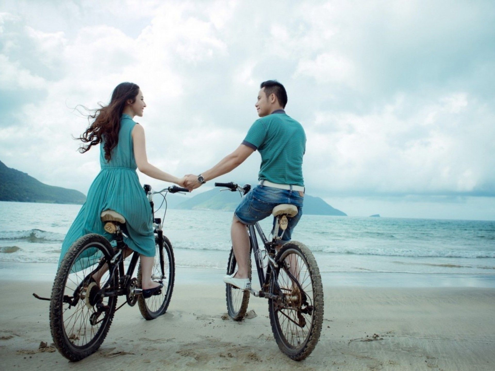 1920x1440 Couple Bicycle Riding On Beach HD Wallpaper 75, Wallpaper13.com, Desktop