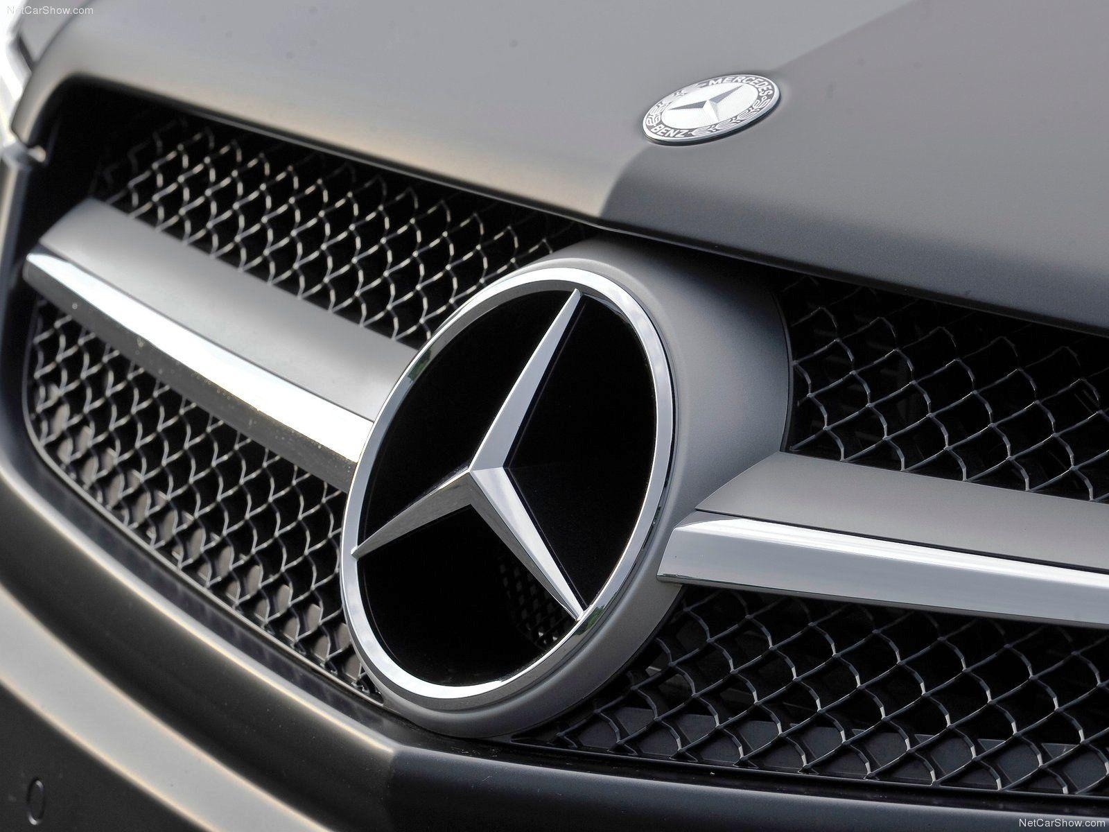 1600x1200 Outstanding Mercedes Benz Logo Wallpaper, Desktop