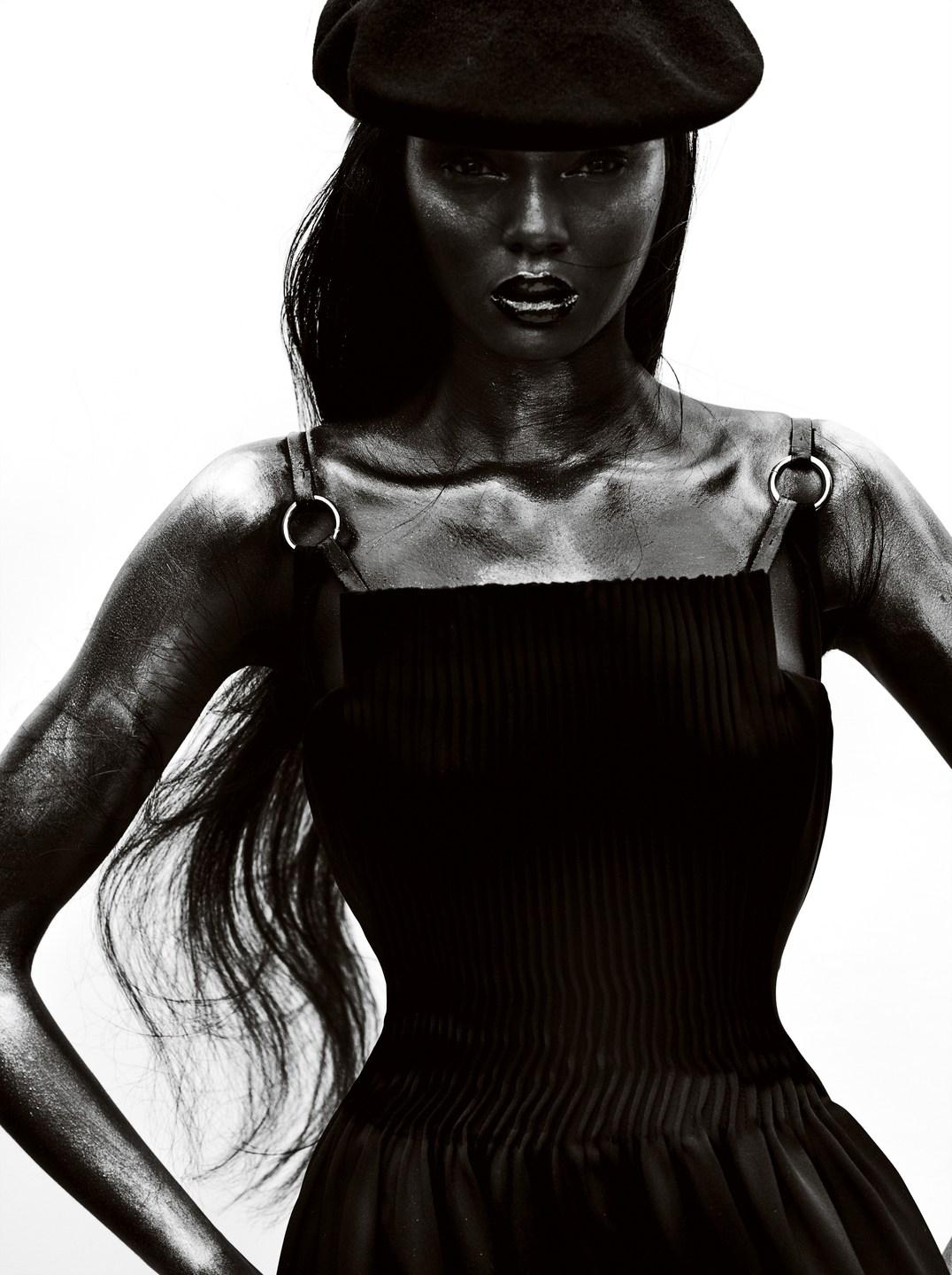 1080x1440 Duckie Thot & Hannah Ferguson in V Magazine Fall 2017, Phone