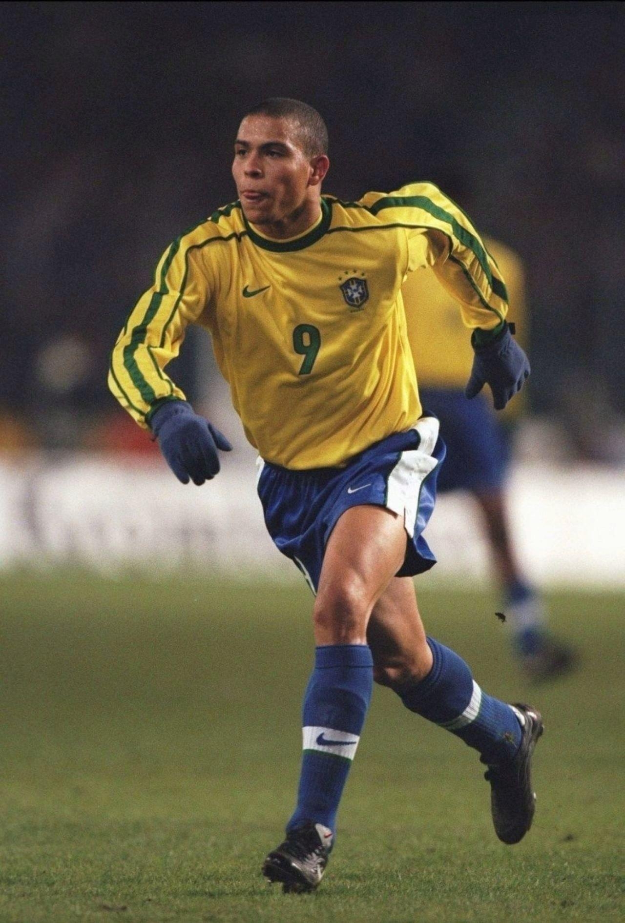 1280x1900 Ronaldo El Fenomeno. Seleção Brasileira de Futebol, Phone