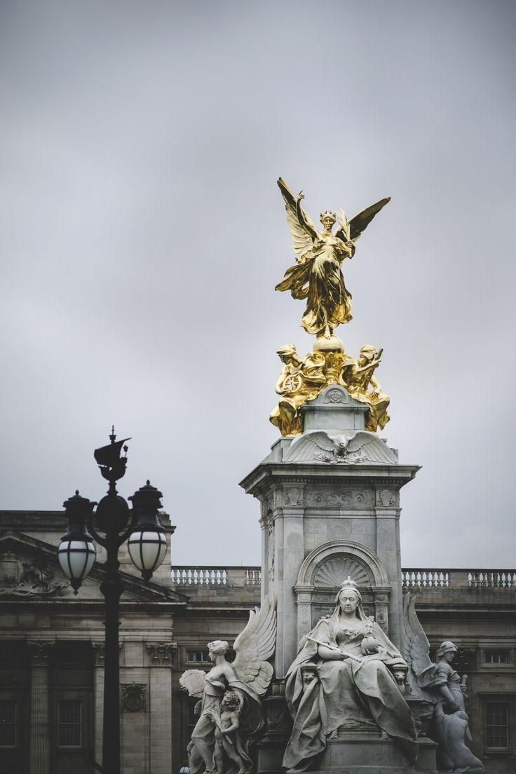 740x1110 Queen Victoria Memorial in front of Buckingham Palace. Dope, Phone