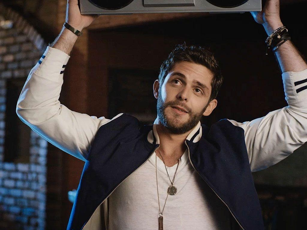 1030x770 Thomas Rhett Gets Dumped Hard in Video for 'Crash and Burn', Desktop