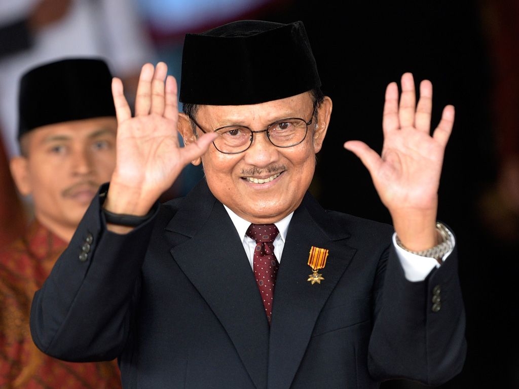 1030x770 Nama BJ Habibie di Lagu Iwan Fals dan Joshua Suherman, Desktop