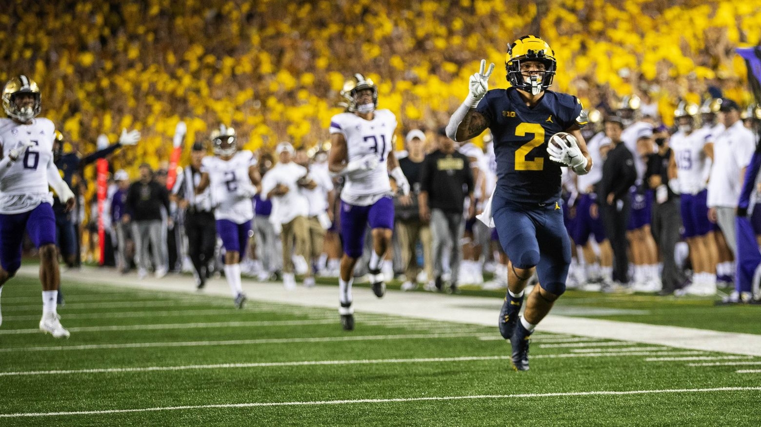 1560x880 Photos: Washington takes on Michigan. The Seattle Times, Desktop