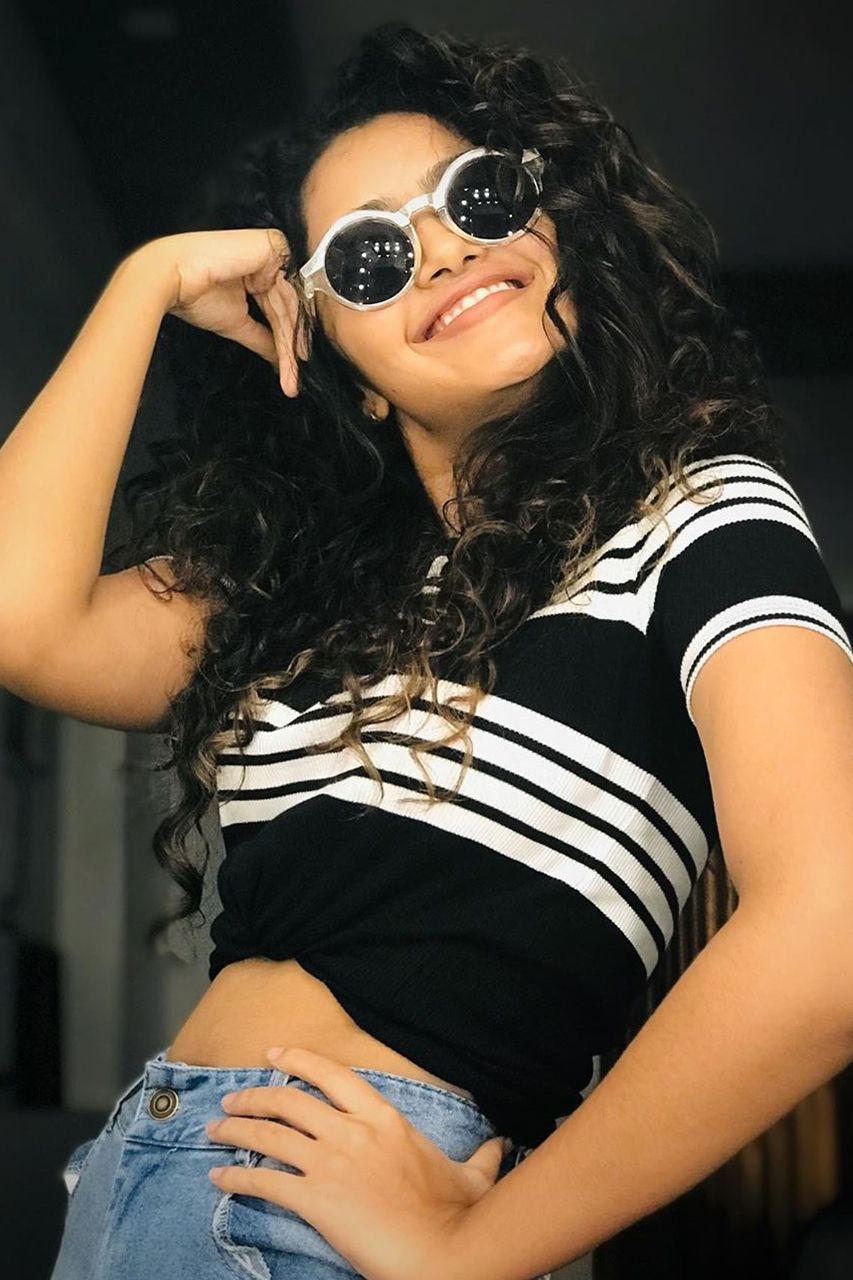 860x1280 Anupama Parameswaran, Phone