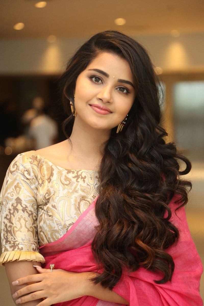 800x1200 Anupama parameswaran, Phone