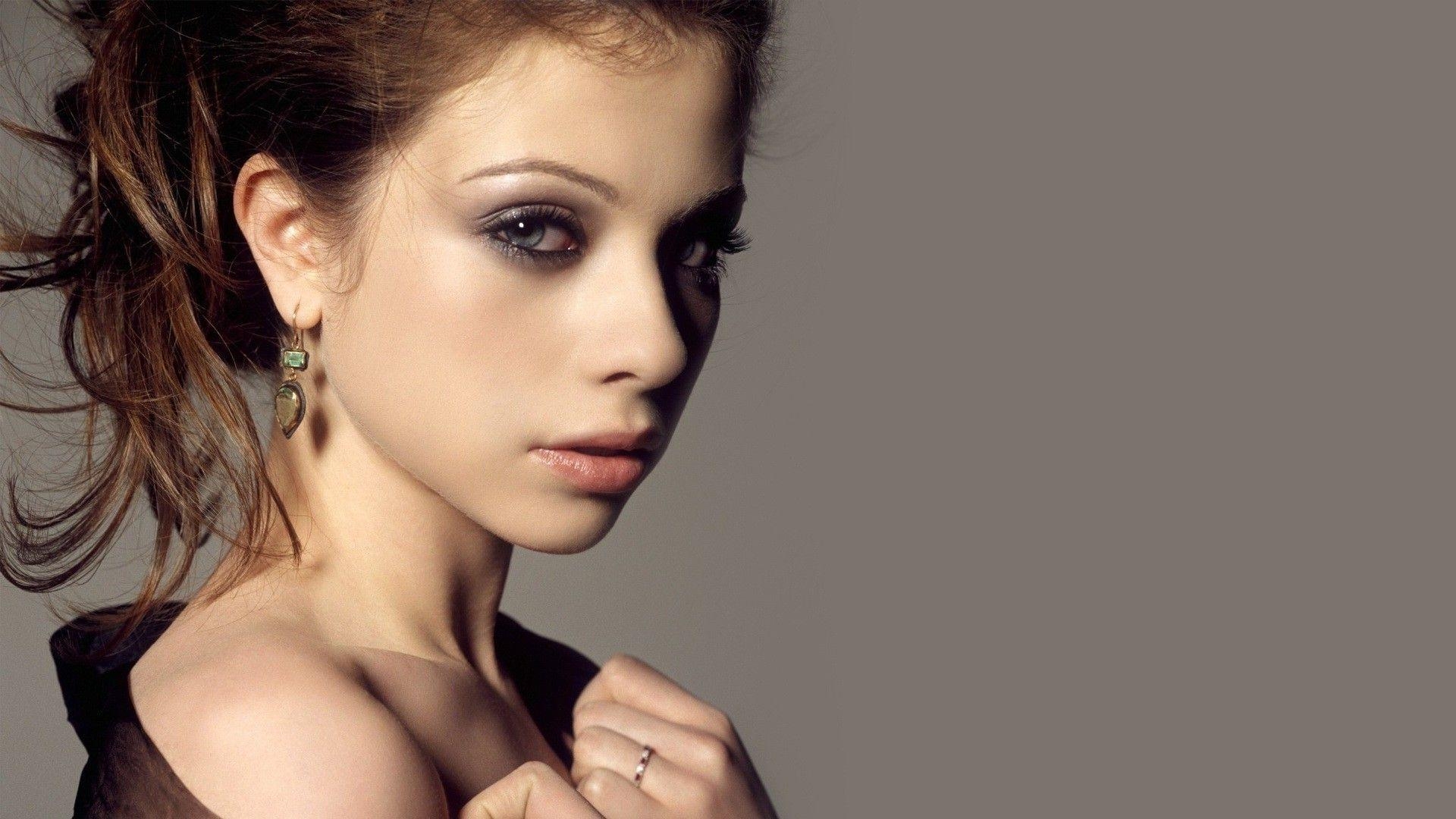 1920x1080 Stunning Michelle Trachtenberg 35886  px, Desktop