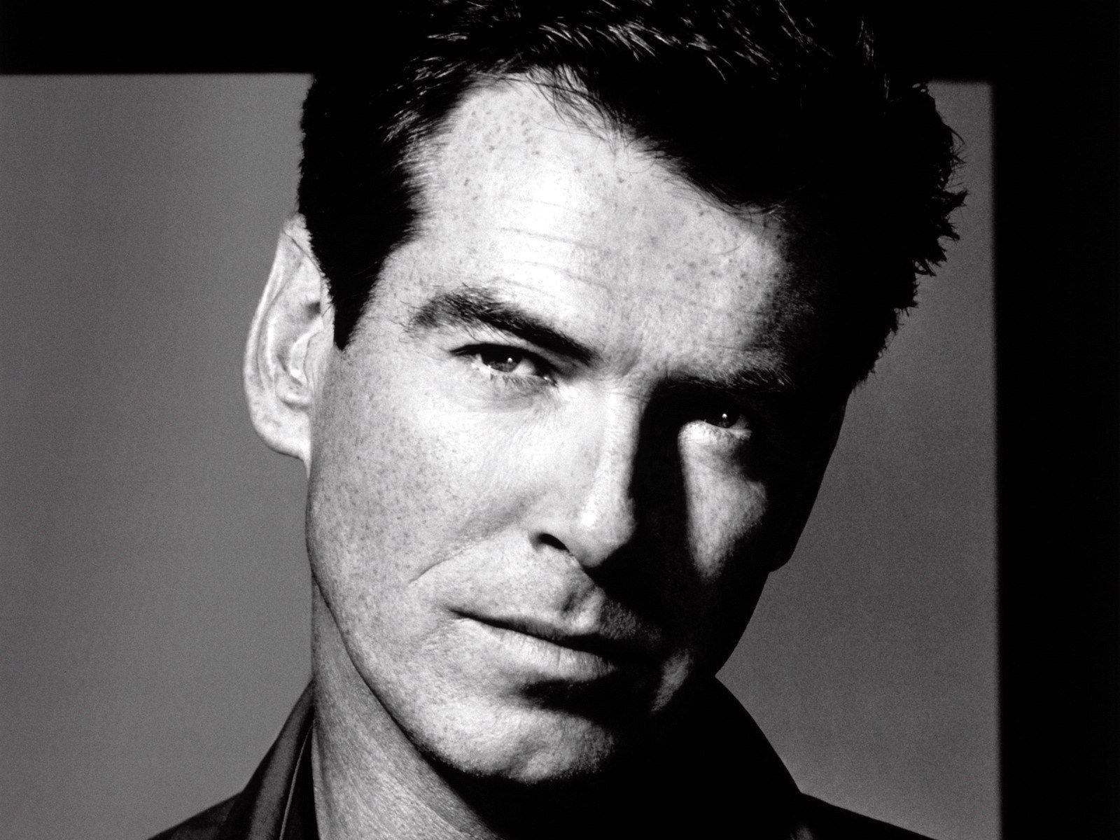 1600x1200 Wallpaper Wallbase Great: Pierce Brosnan, Desktop