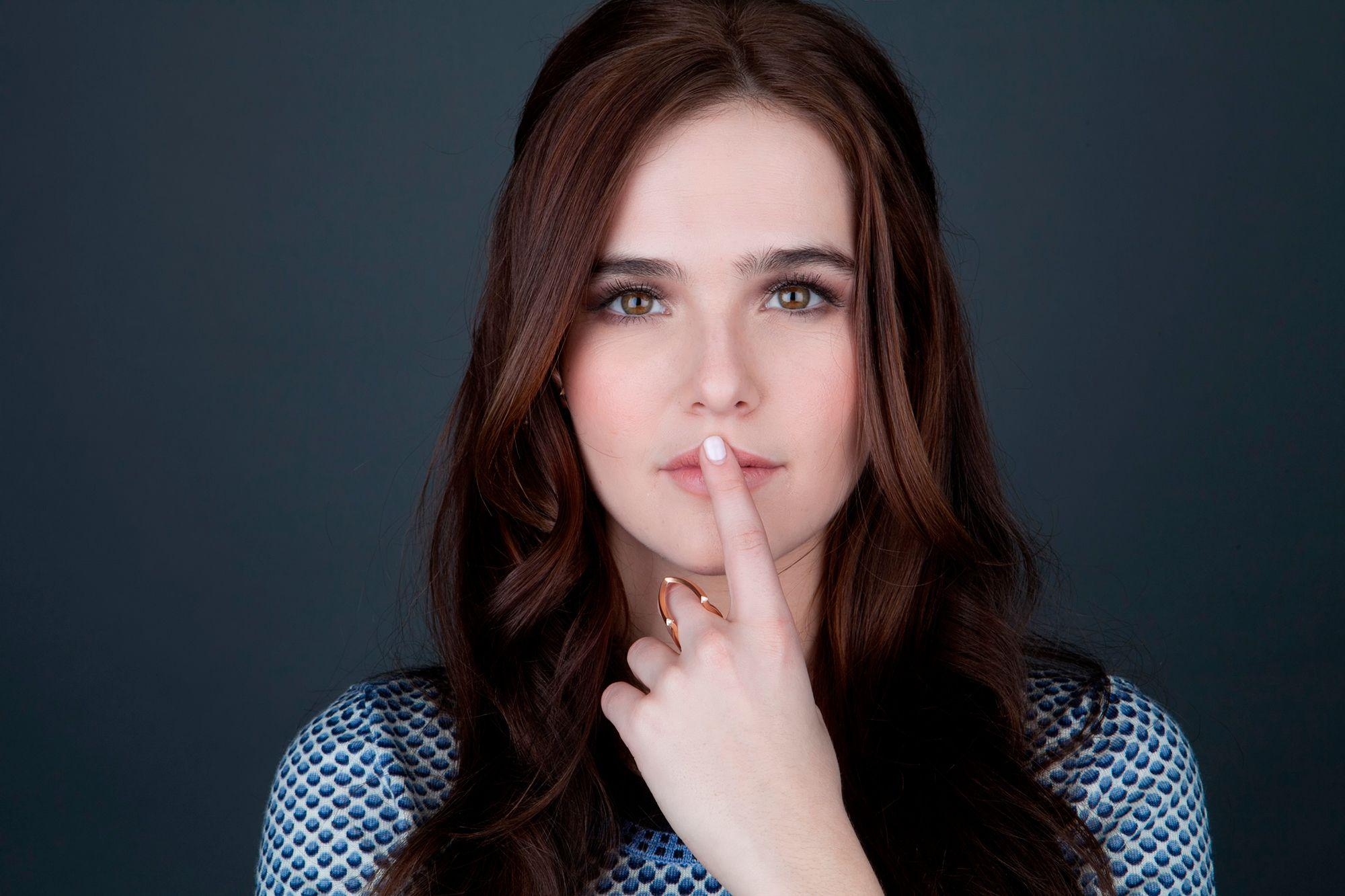 2000x1340 Zoey Deutch, HD Celebrities, 4k Wallpaper, Image, Desktop