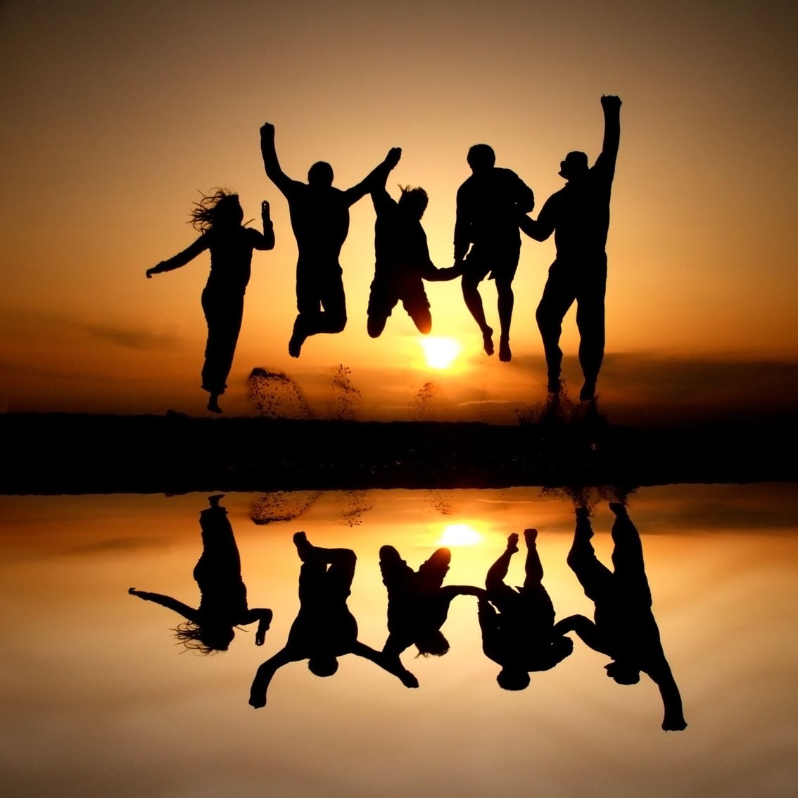 1140x1140 Silhouette of Friends Jumping at the Beach. Family beach picture, Beach photography family, Beach family photo, Phone