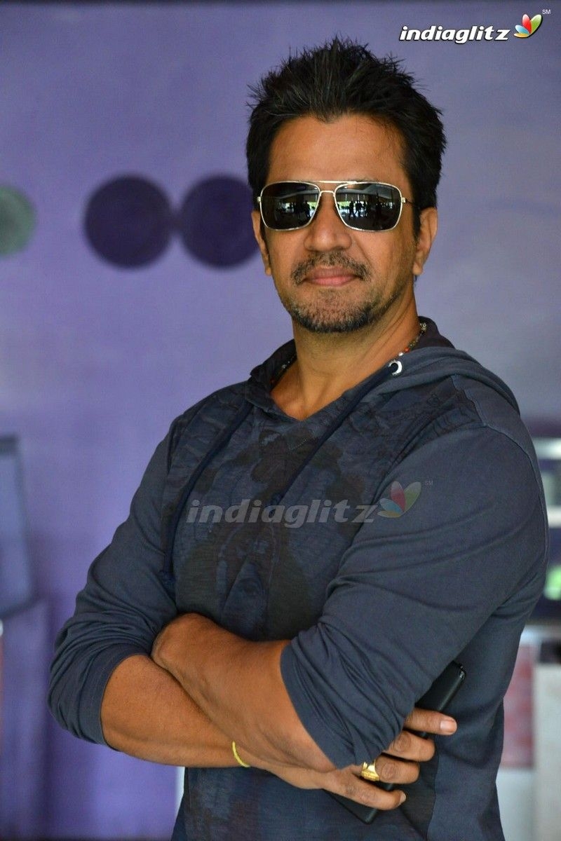 800x1200 Arjun Photo Actor photo, image, gallery, stills, Phone