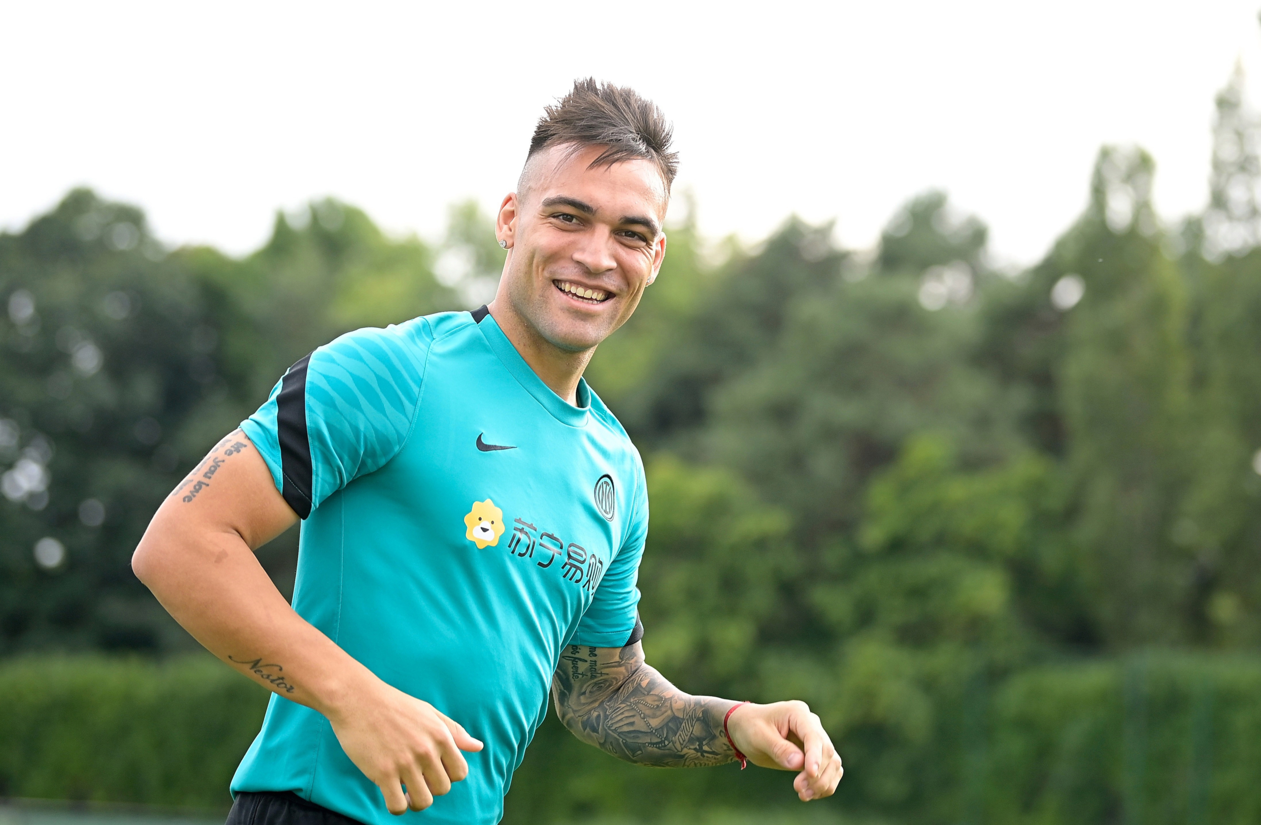 2560x1680 Lautaro Martínez HD, Inter Milan Gallery HD Wallpaper, Desktop