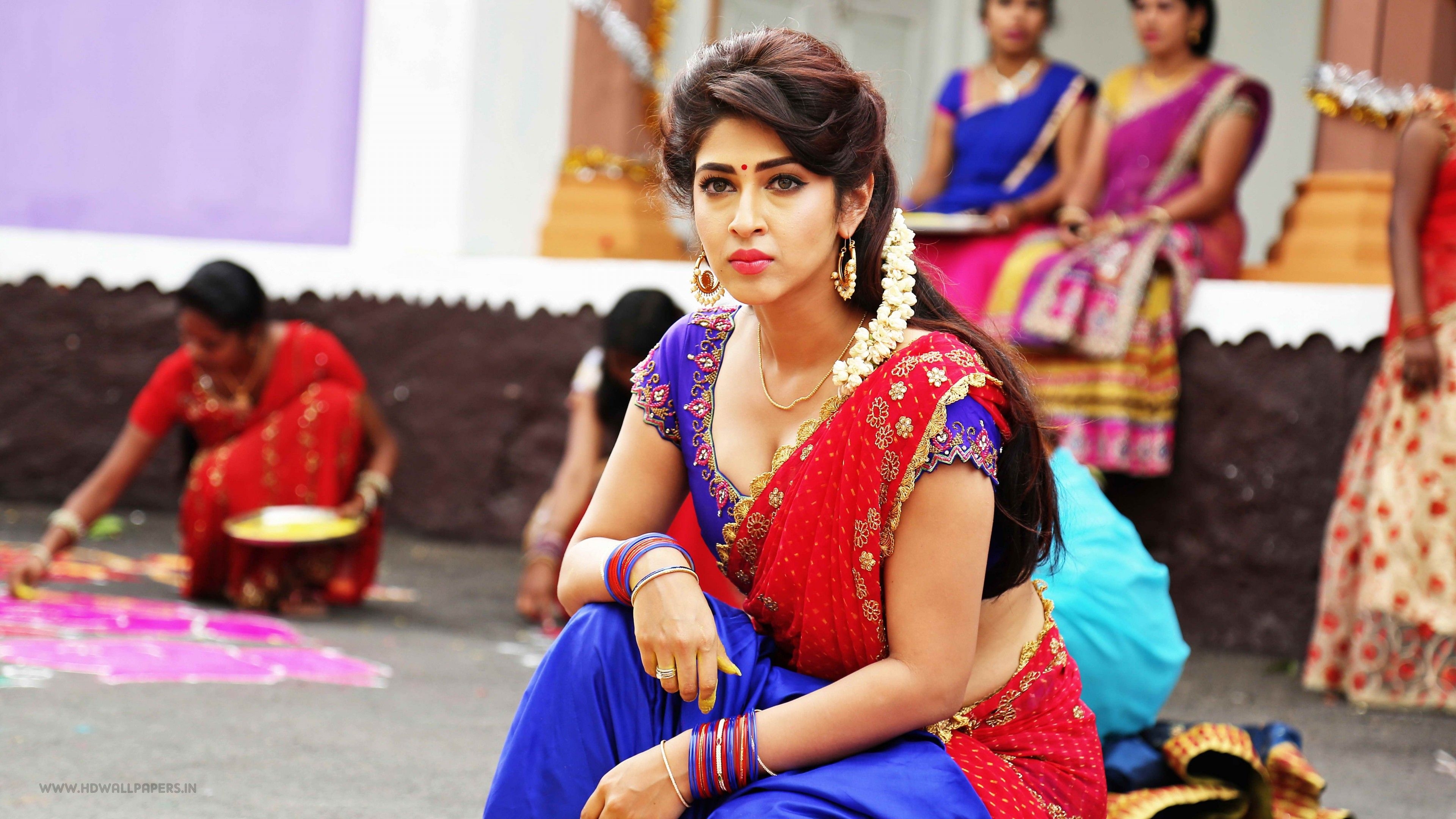 3840x2160 Sonarika Bhadoria in Saree Wallpaper, Desktop