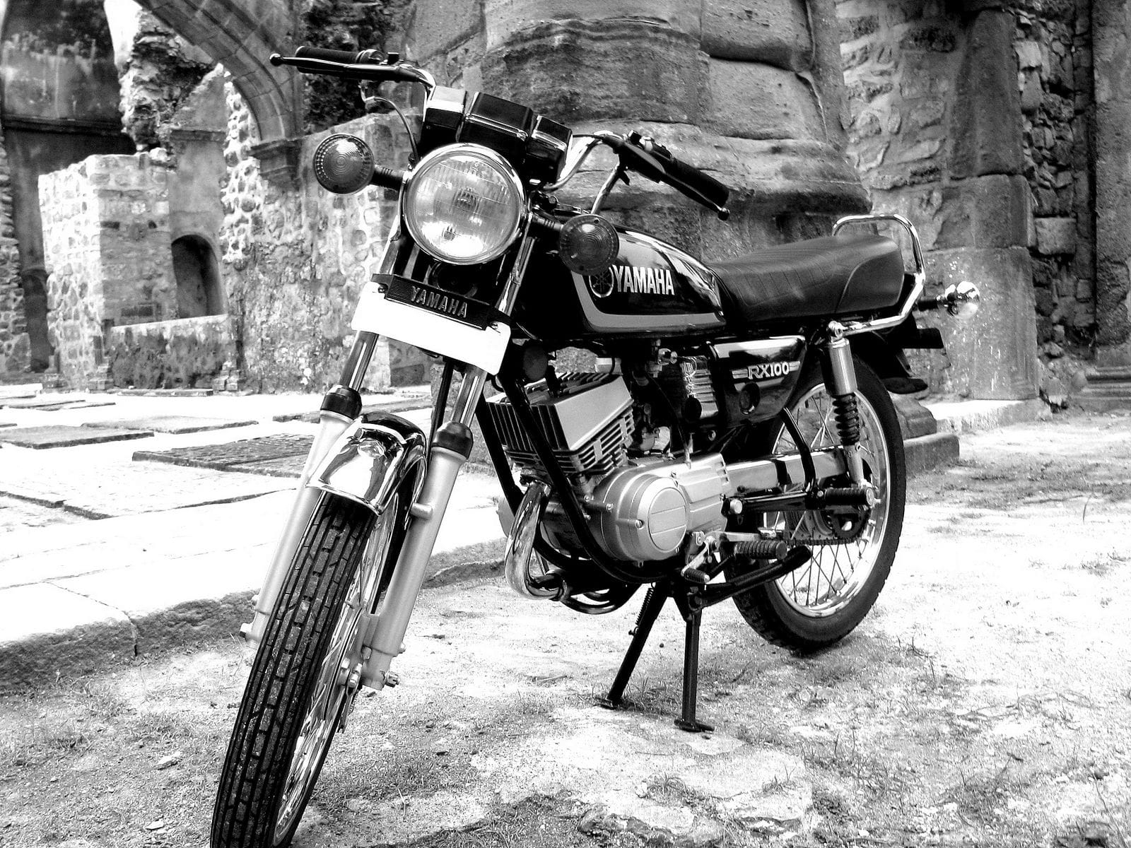 1600x1200 Classic Wallpaper Yamaha RX100 Classic FREE Wallpaper, Desktop