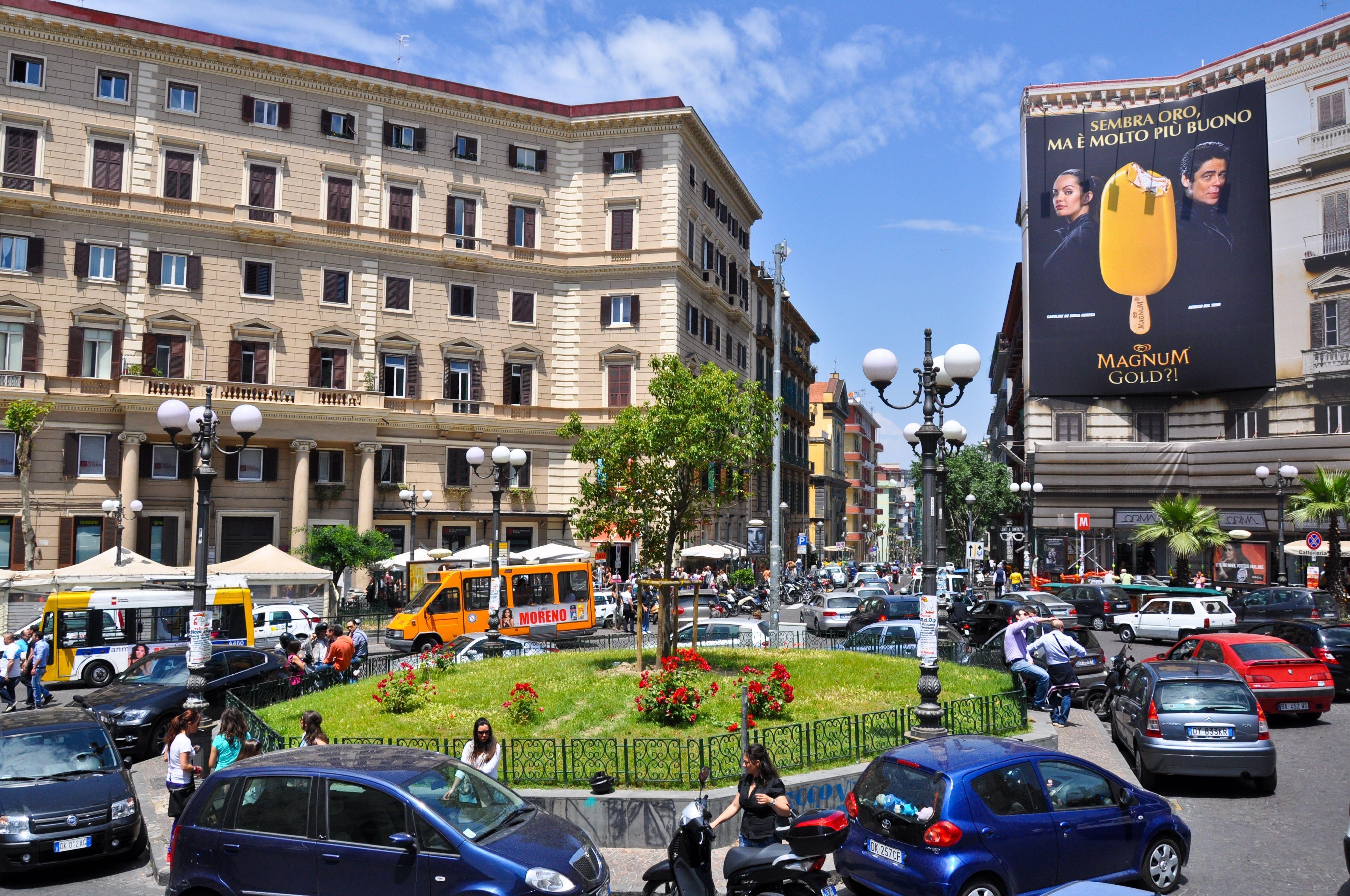 4100x2720 Walkingeets of the city of Naples, Italy, Desktop