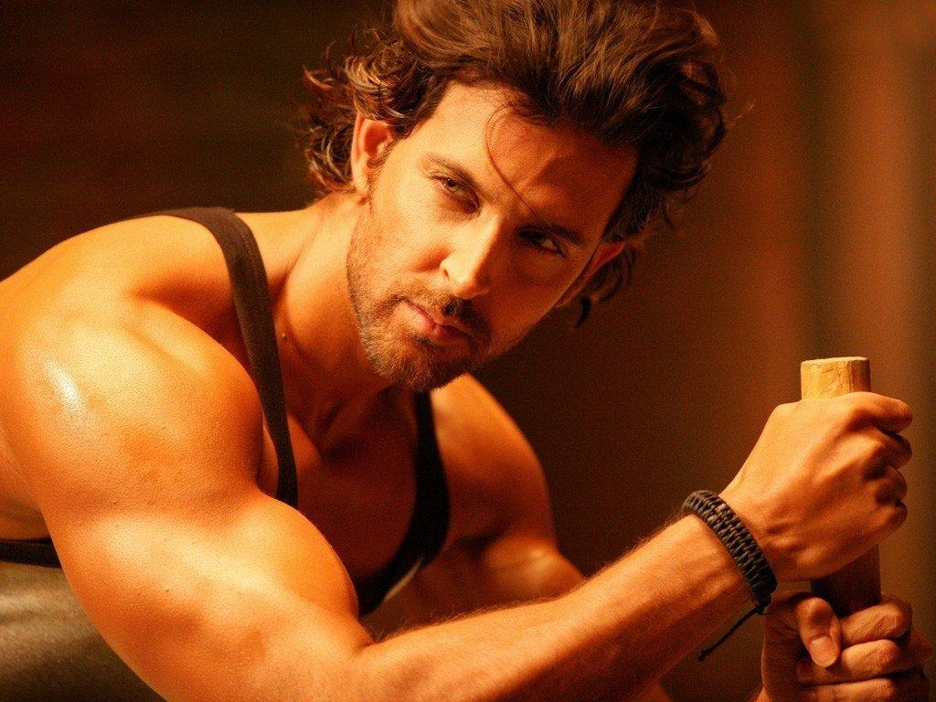 1030x770 Mntc Poster Paper Hrithik Roshan Body (31 cm x 46 cm x 31 cm, Red), Desktop