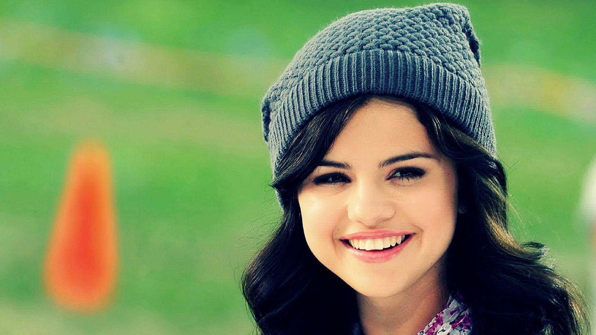 1920x1080 Selena Gomez Smile Wallpaper 39785 in Celebrities F, Desktop