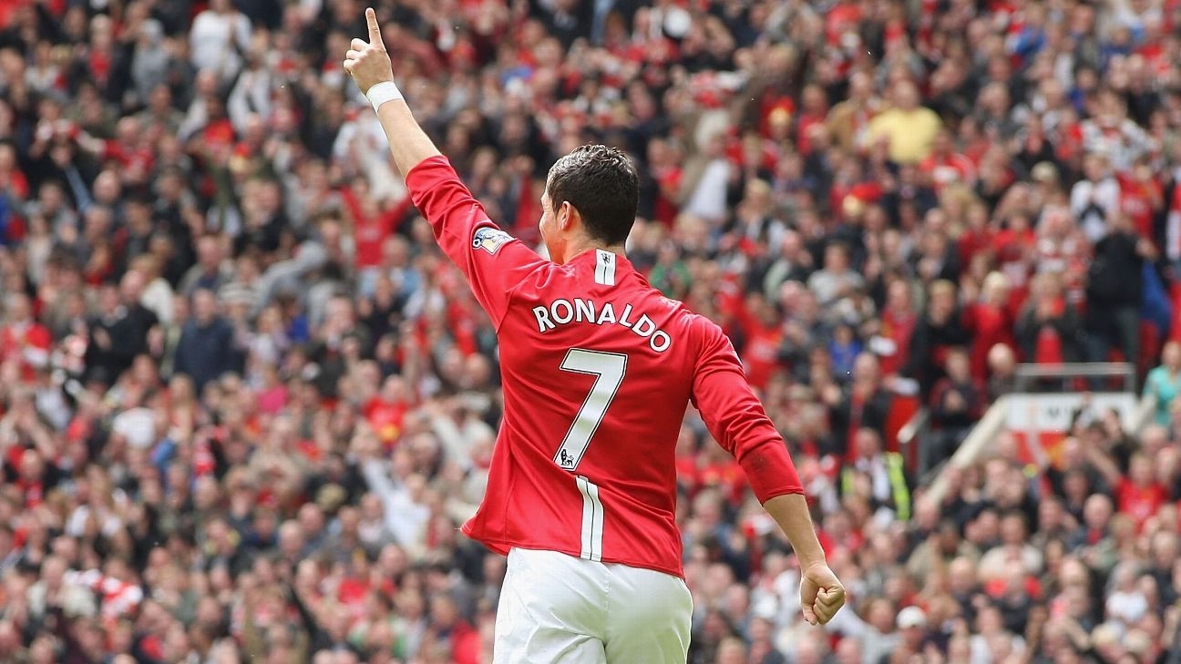 1300x730 Manchester United hand Cristiano Ronaldo iconic No. 7 shirt, Desktop