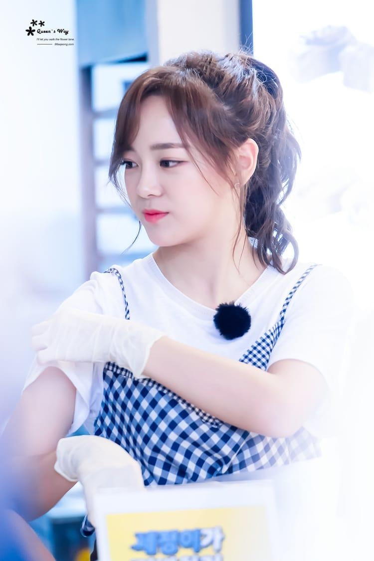 750x1130 image about Kim Sejeong trending, Phone