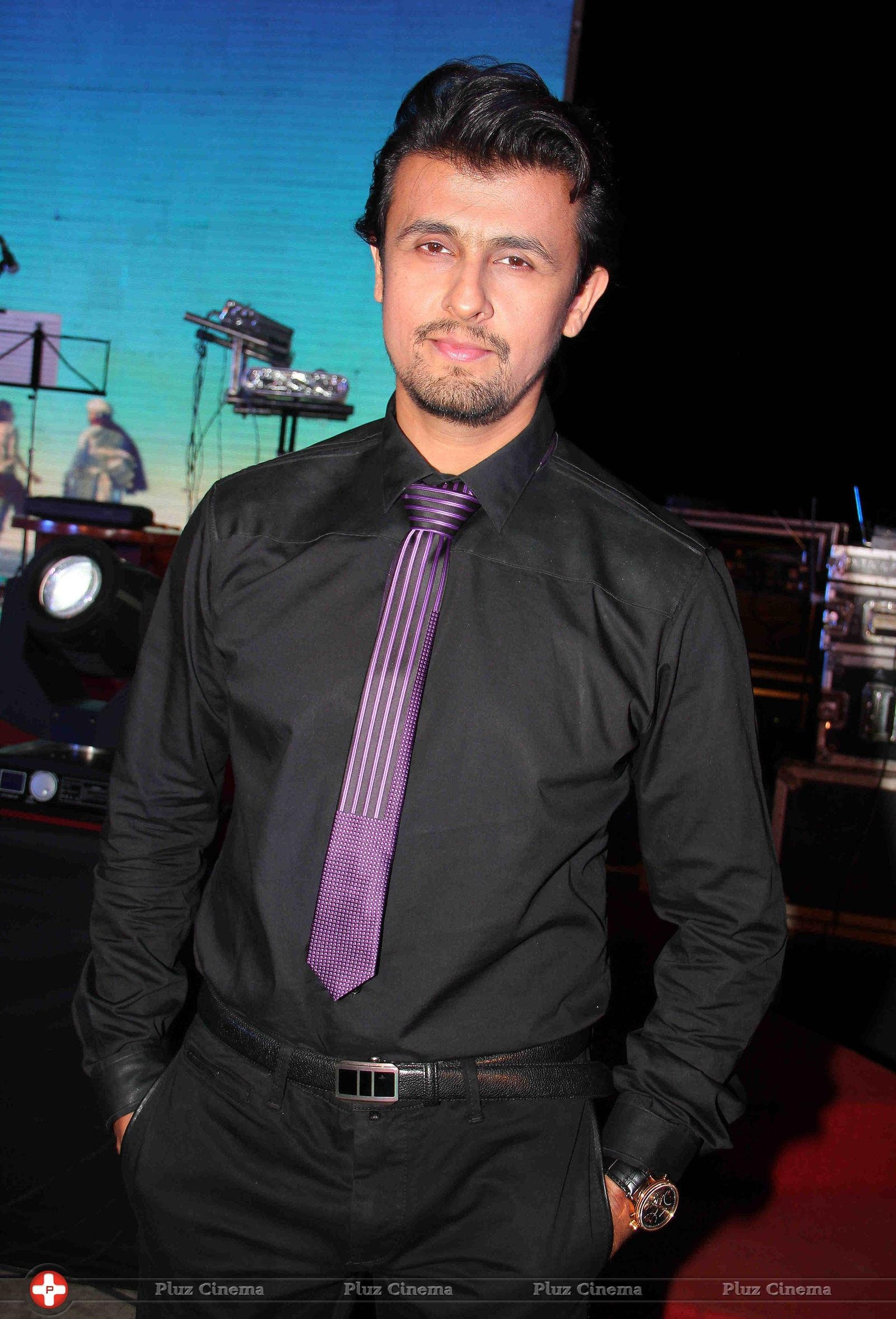 1600x2360 Sonu Nigam, Phone