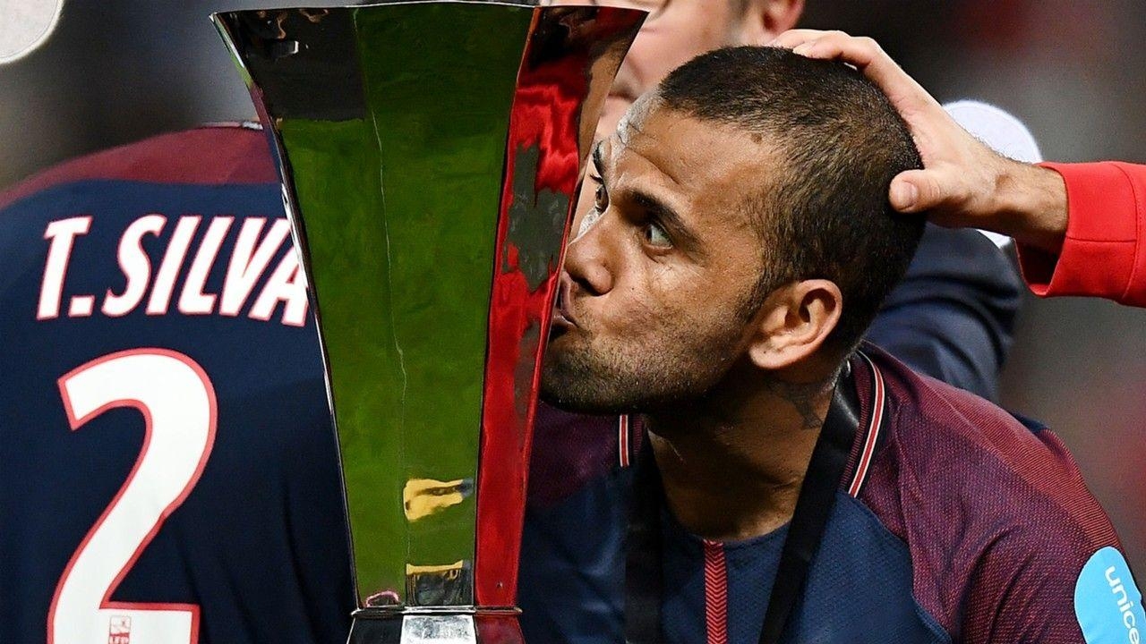 1280x720 Transfer news: Dani Alves credits those who talked him away, Desktop