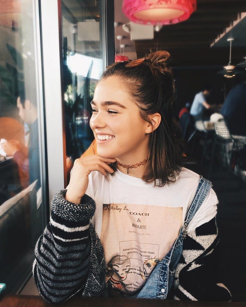 970x1200 Haley Lu Richardson. Short hair styles, Cute hairstyles, Beauty, Phone